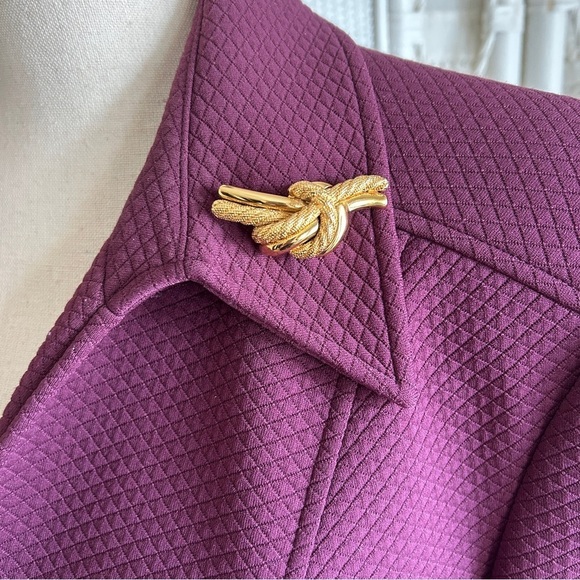 Monet Brooch Gold Plated Knot Pin Vintage 1980s - Picture 4 of 9